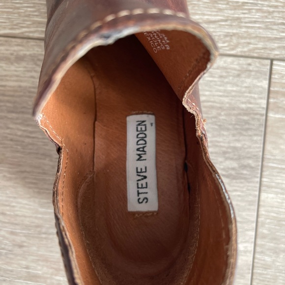 Steve Madden Brown Austin distressed leather booties - Picture 3 of 6